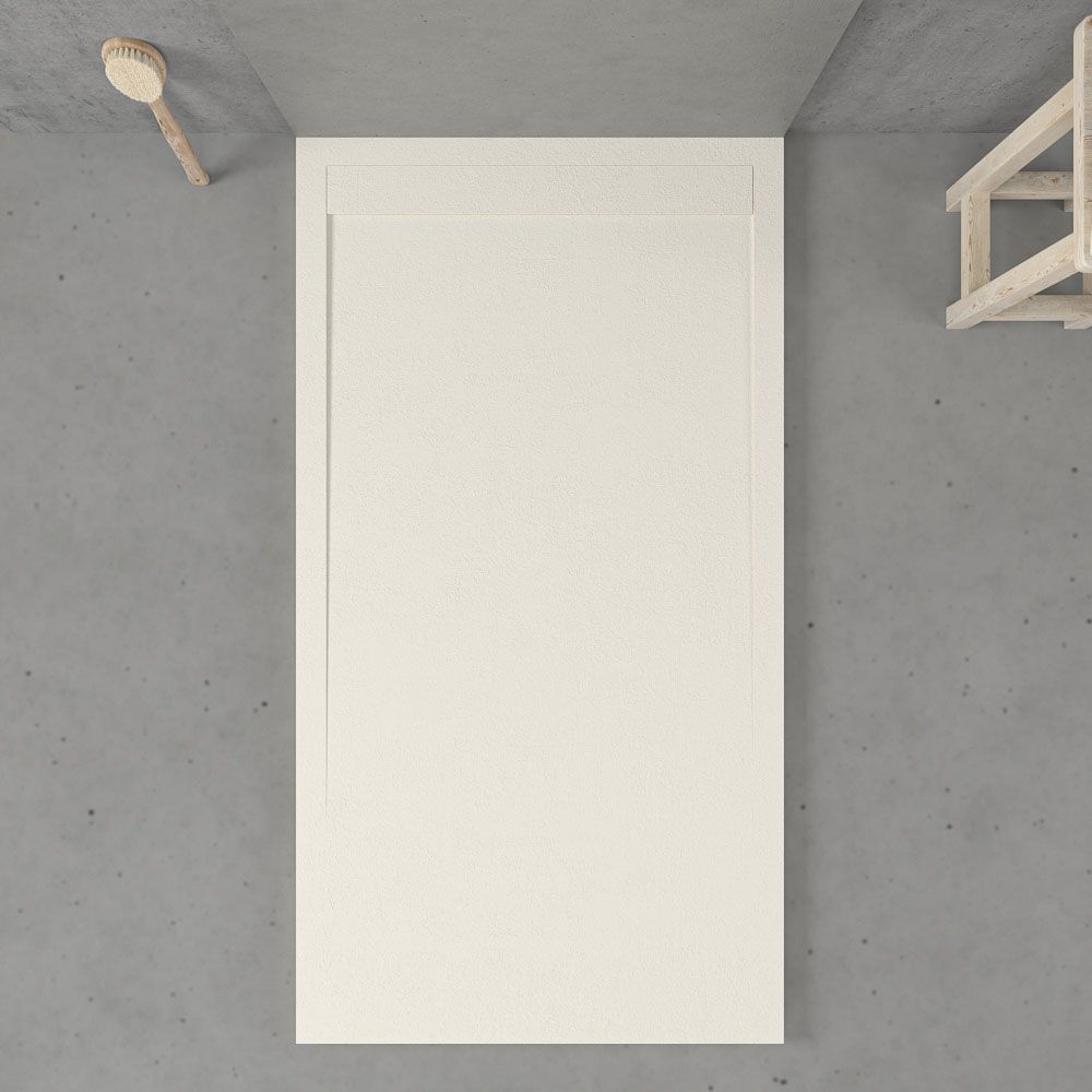 URBANSTONE omkaderde douchebak van hars – gebroken wit RAL 9001 – leisteenstructuur – antibacterieel en antislip. Kleuren naar keuze. Verborgen rooster